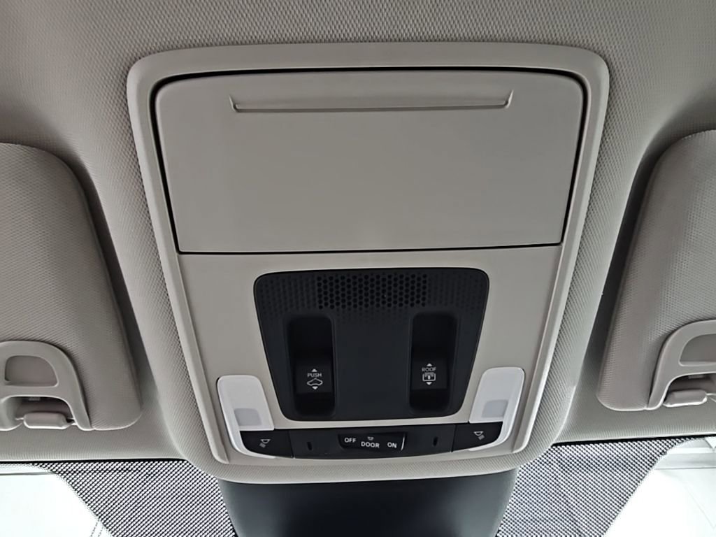 New 2025 Honda Pilot Touring image 24