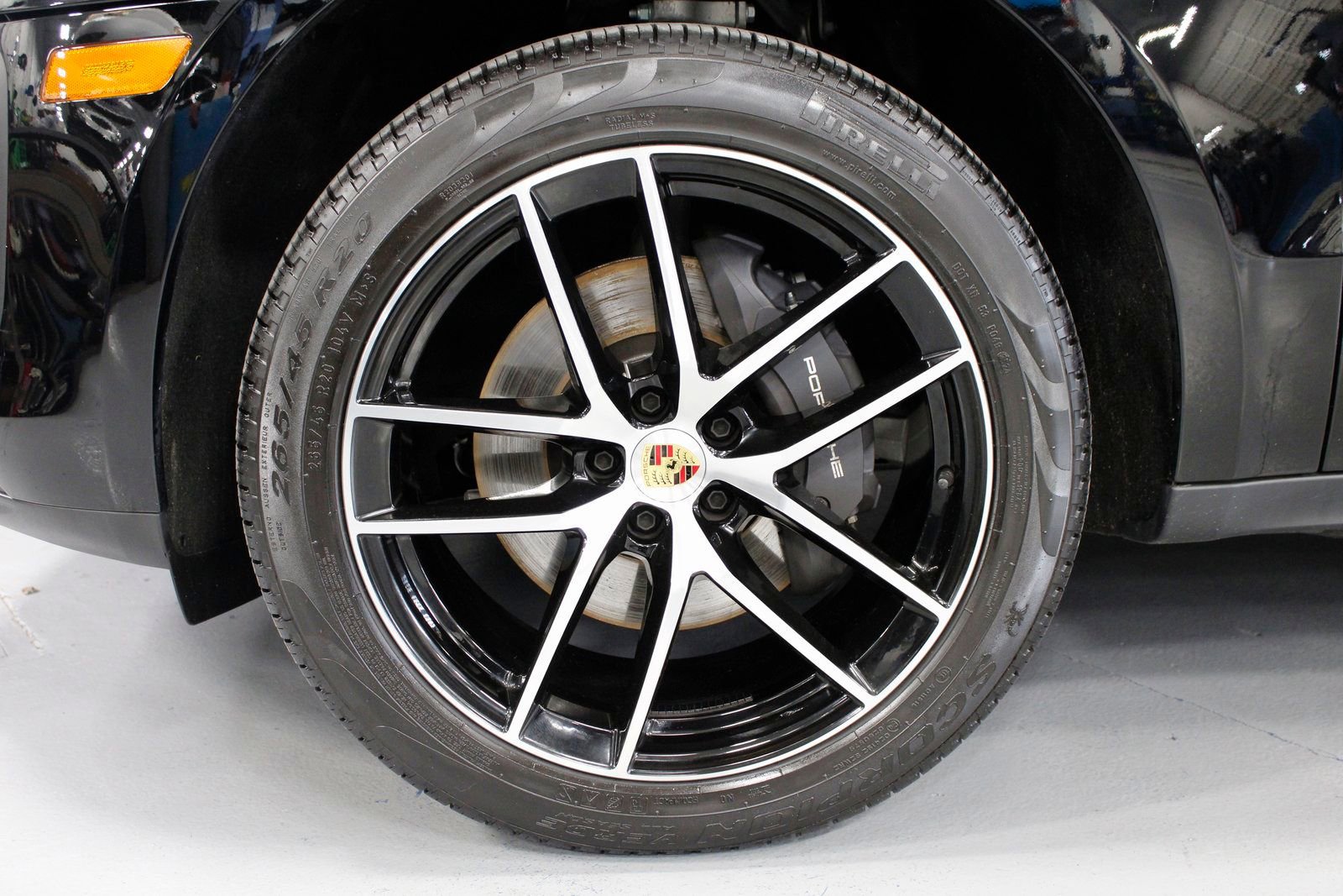 Certified 2025 Porsche Macan image 11