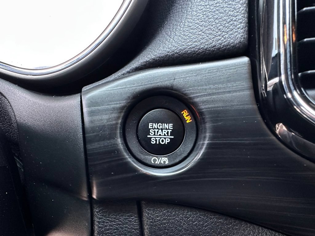 Used 2020 Jeep Grand Cherokee Altitude AWD/4WD image 38