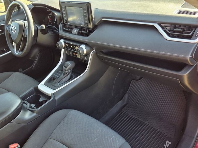 Used 2020 Toyota RAV4 XLE w/ Convenience Package image 14