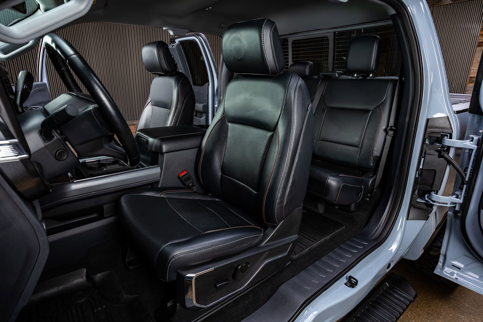 Used 2024 Ford F350 Lariat w/ Sport Appearance Package image 30