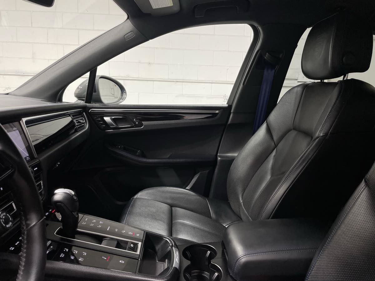 Used 2024 Porsche Macan Turbo w/ Premium Plus Package AWD/4WD image 14