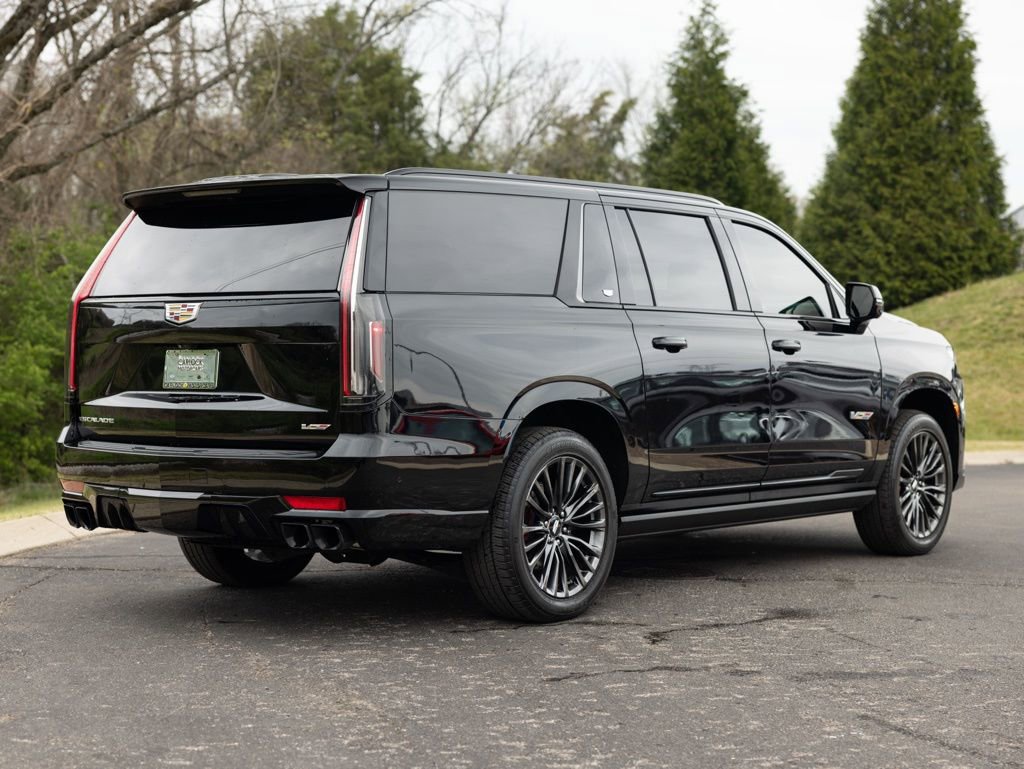 Used 2023 Cadillac Escalade ESV V image 7