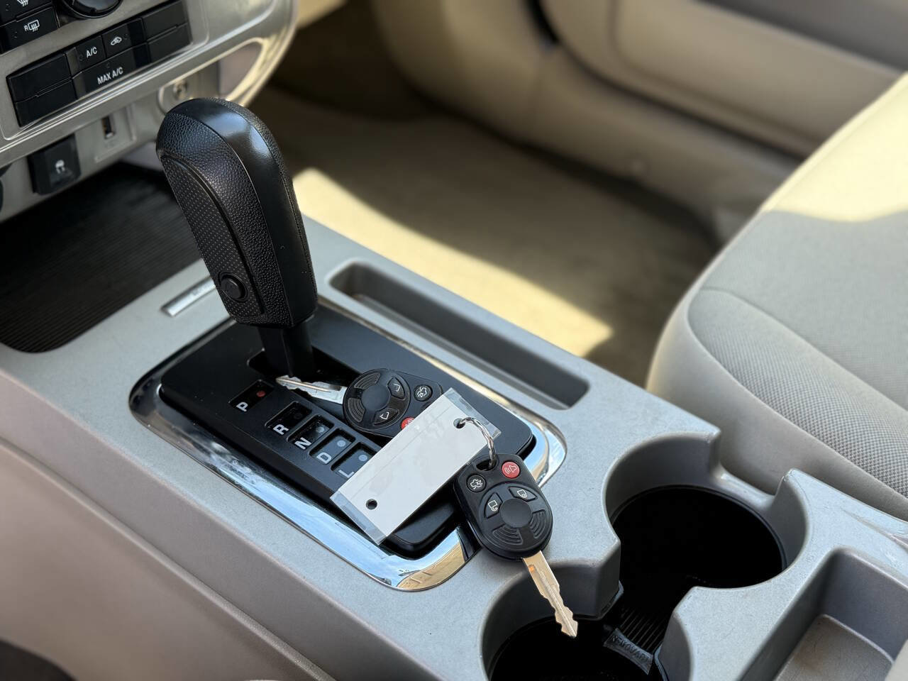 Used 2010 Ford Escape XLT image 10