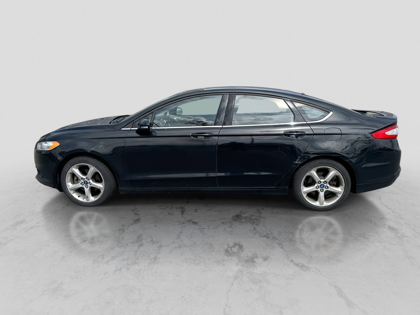 Used 2014 Ford Fusion SE w/ Equipment Group 201A FWD image 2