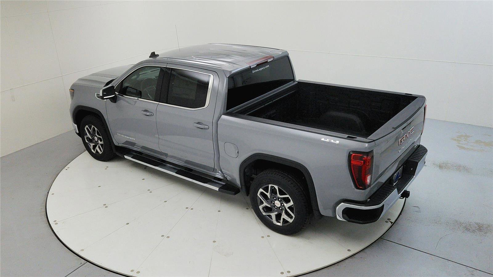 Used 2025 GMC Sierra 1500 SLE image 14