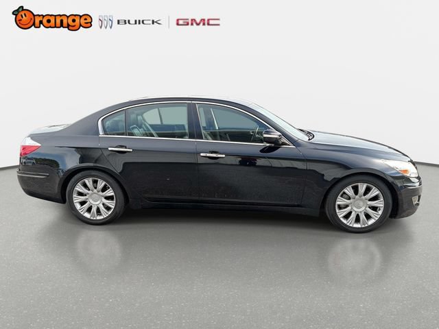 Used 2009 Hyundai Genesis 3.8 w/ Technology Pkg 4 RWD image 2