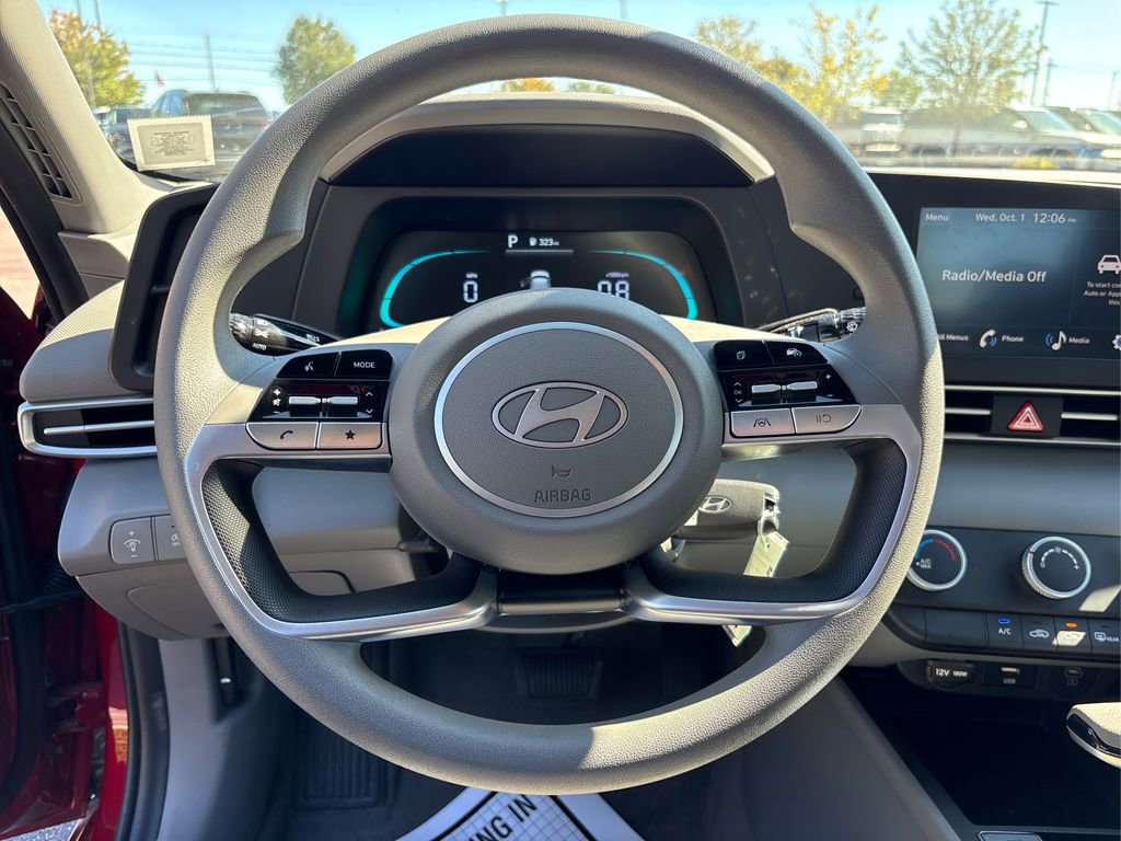 Certified 2025 Hyundai Elantra SE w/ Cargo Package image 21