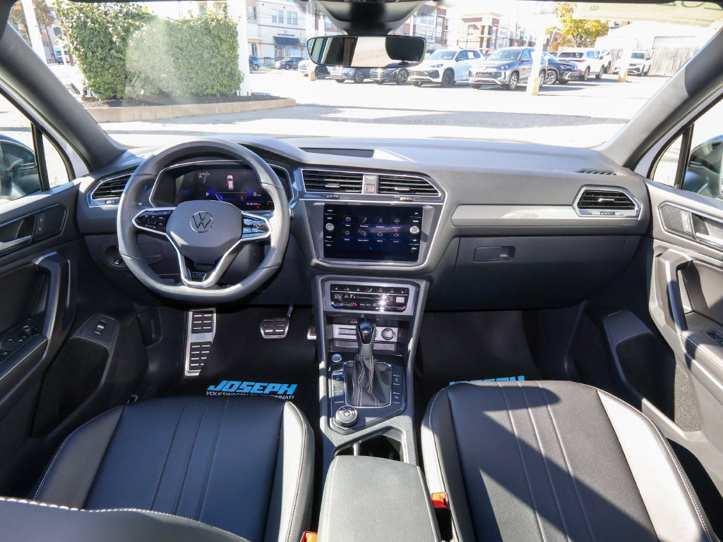 Used 2024 Volkswagen Tiguan SE R-Line AWD/4WD image 19