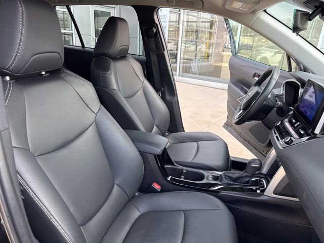 Used 2025 Toyota Corolla Cross XLE image 33