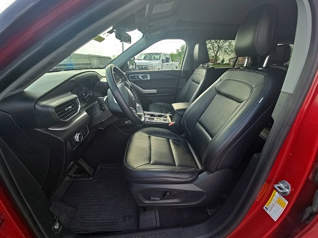 Used 2022 Ford Explorer XLT w/ Equipment Group 202A AWD/4WD image 14