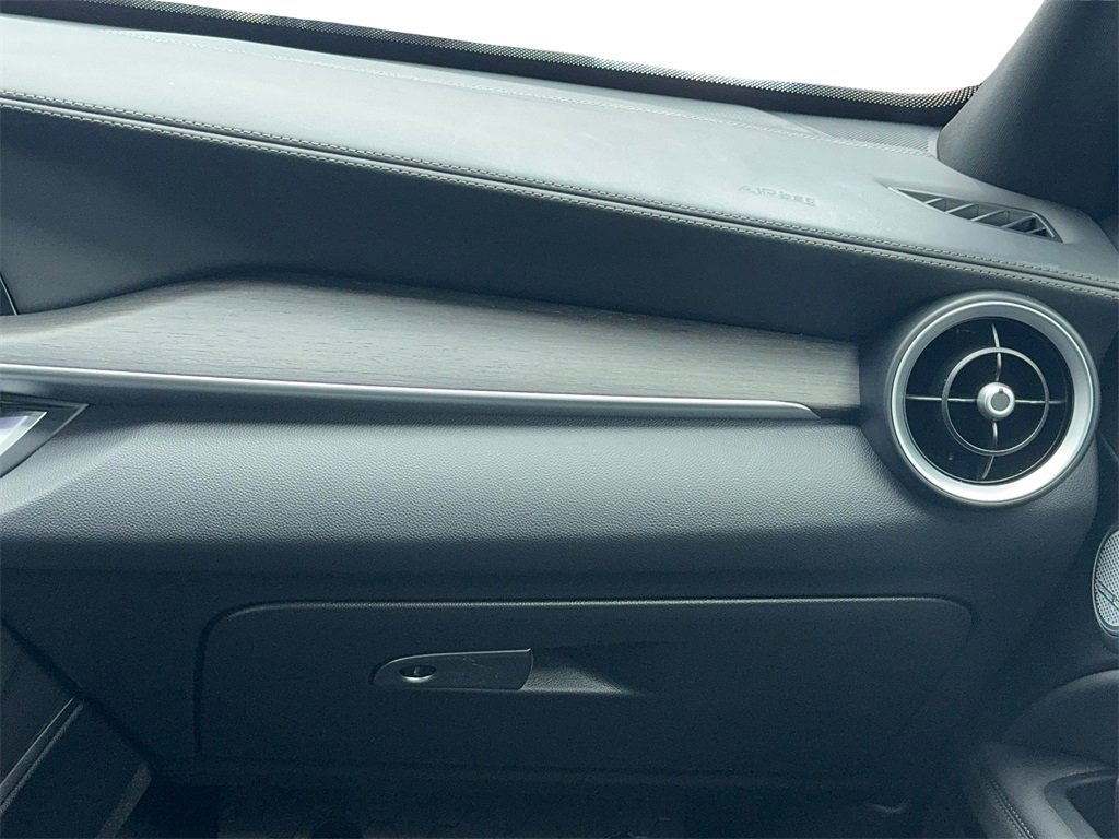 Used 2023 Alfa Romeo Stelvio Ti image 20