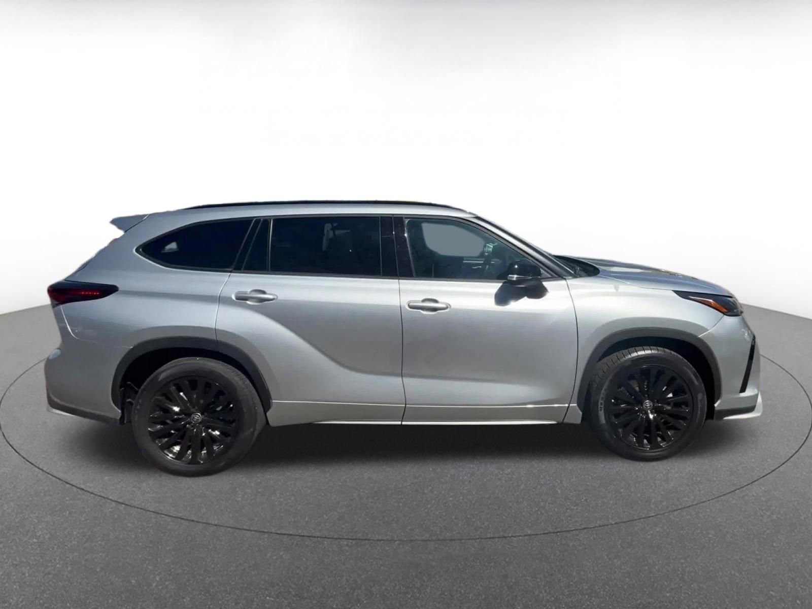 Used 2025 Toyota Highlander XSE AWD/4WD image 16