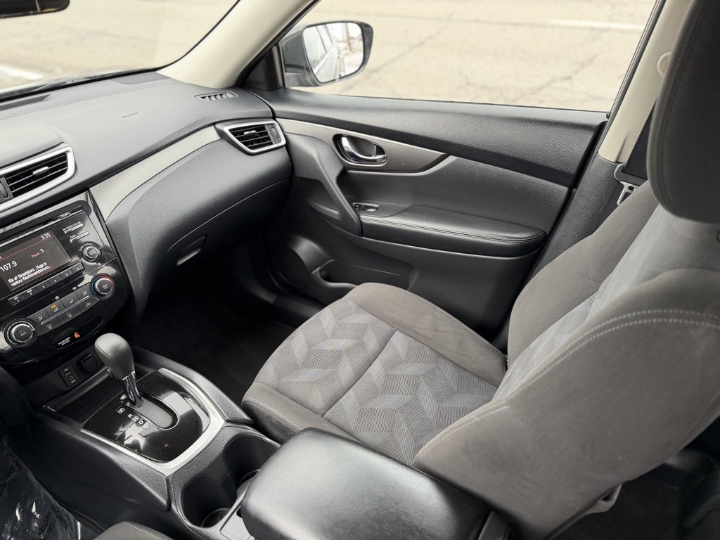 Used 2015 Nissan Rogue S image 11