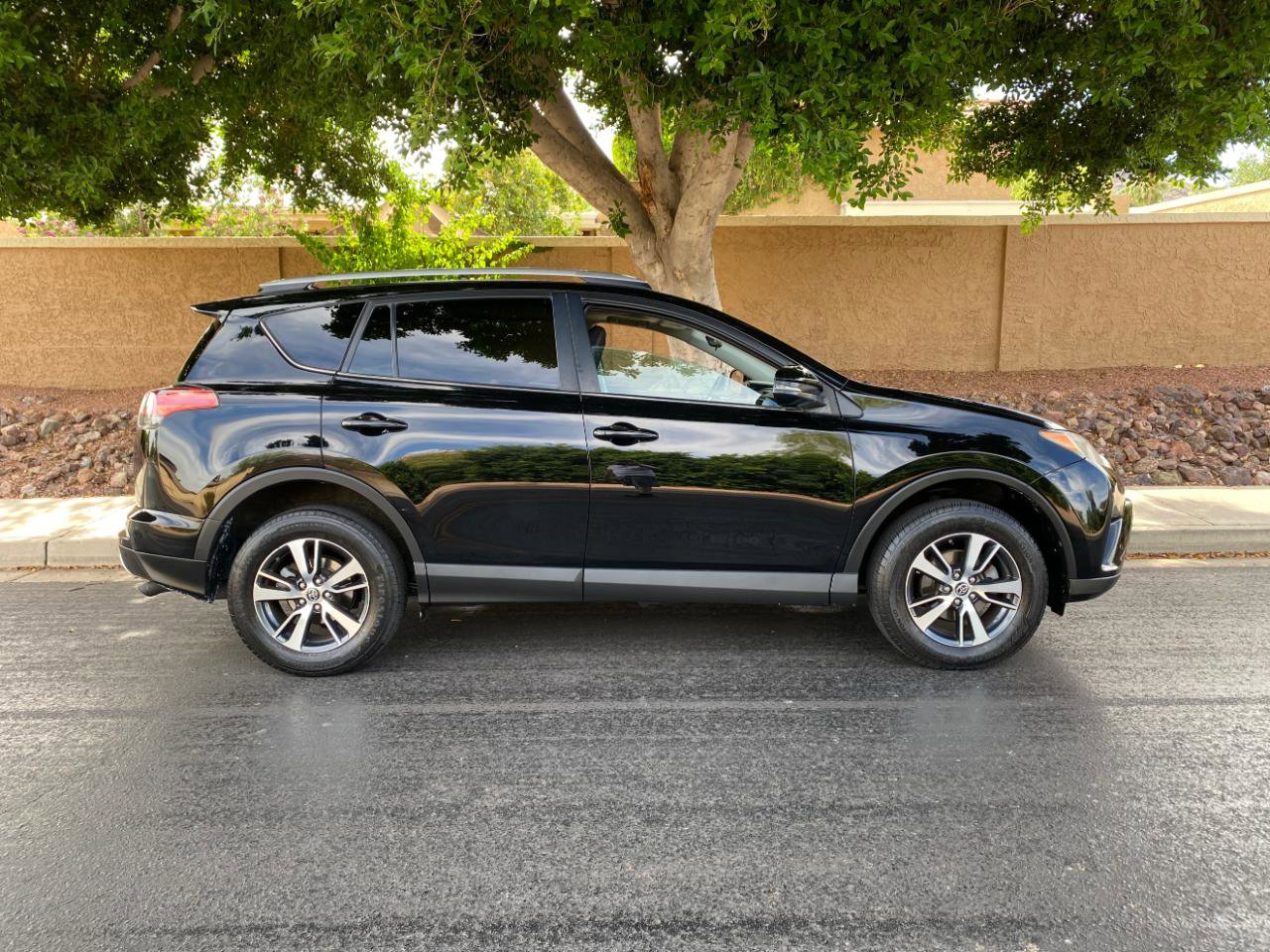 Used 2016 Toyota RAV4 XLE w/ Convenience Package AWD/4WD image 6