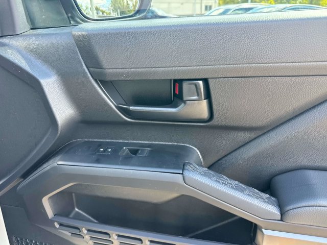 Used 2025 Toyota Tacoma SR5 AWD/4WD image 19