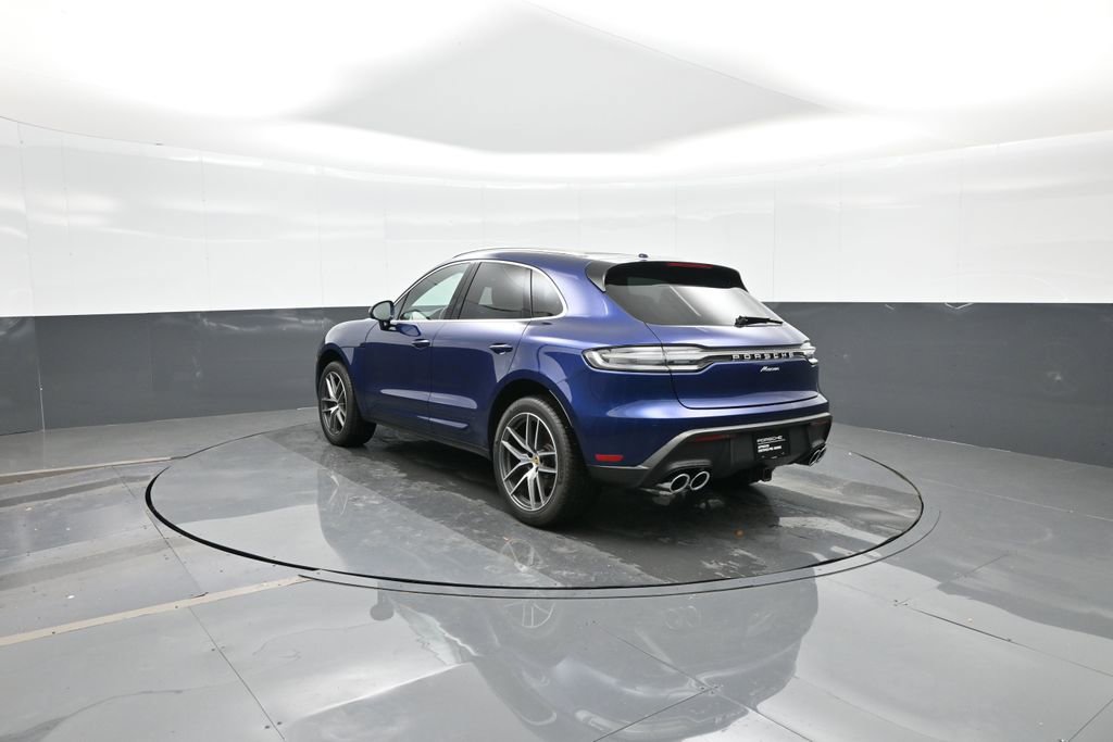 Certified 2024 Porsche Macan image 3