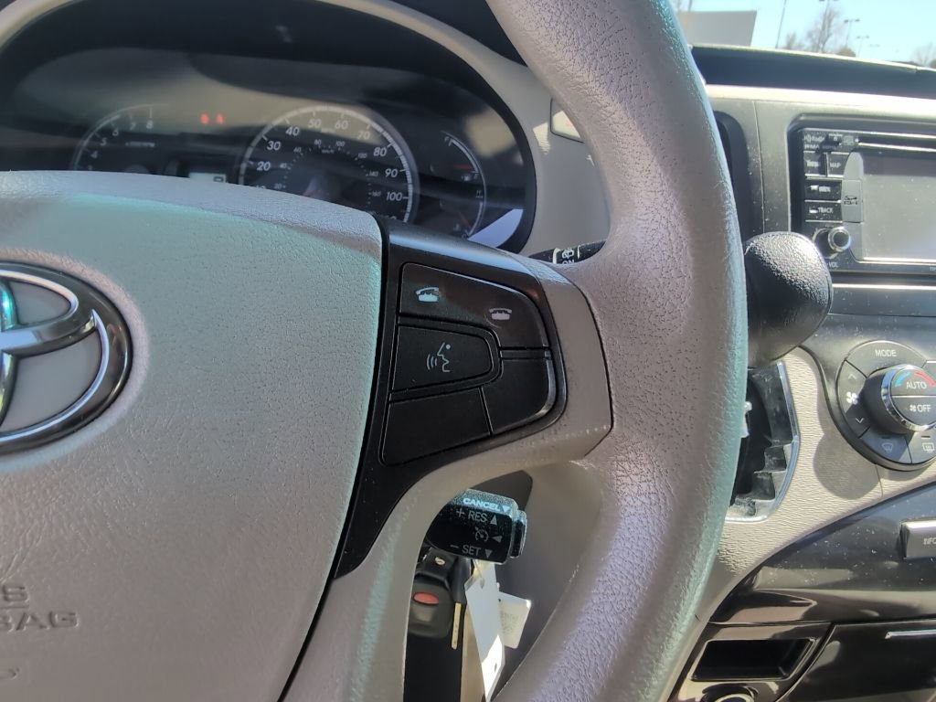 Used 2013 Toyota Sienna LE w/ Towing Pkg image 15