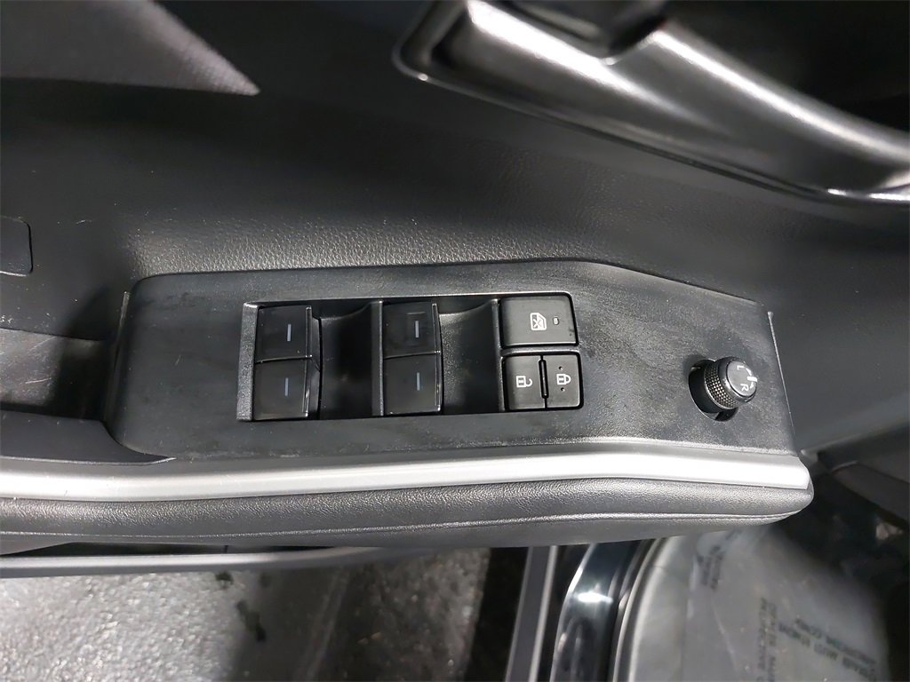 Used 2023 Toyota Highlander LE image 29