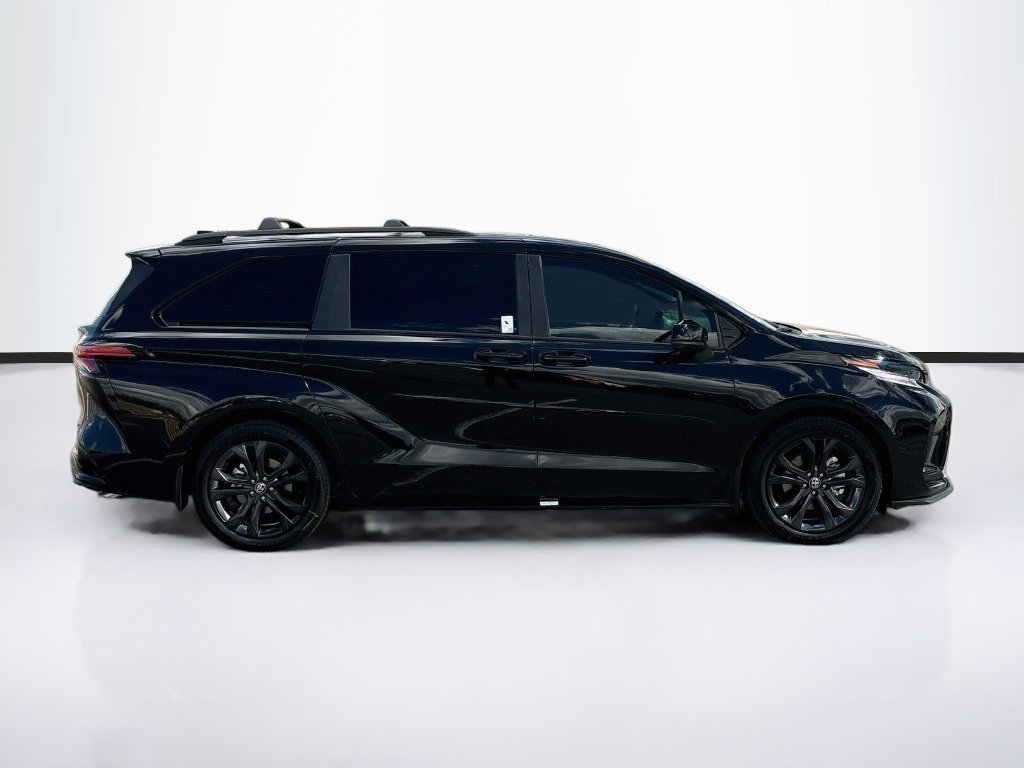 New 2026 Toyota Sienna XSE FWD image 4