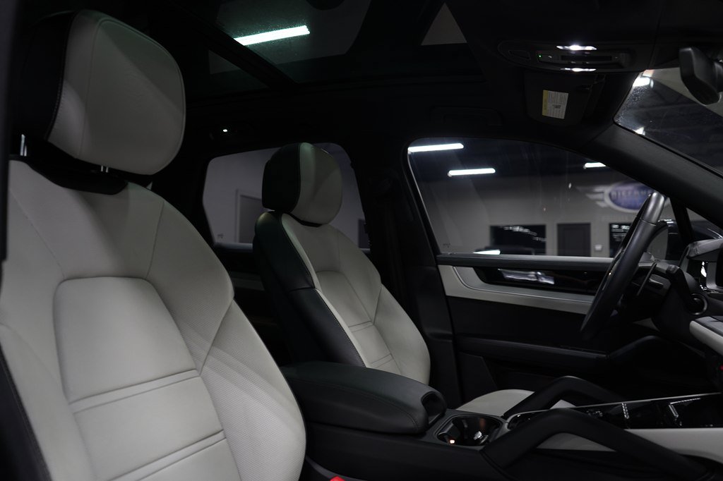 Used 2024 Porsche Cayenne AWD/4WD image 65