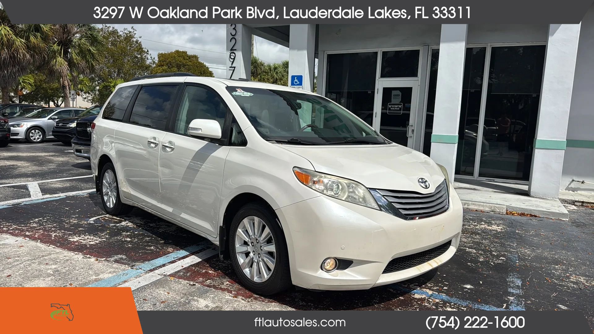 Used 2014 Toyota Sienna Limited w/ Limited Premium Package image 3