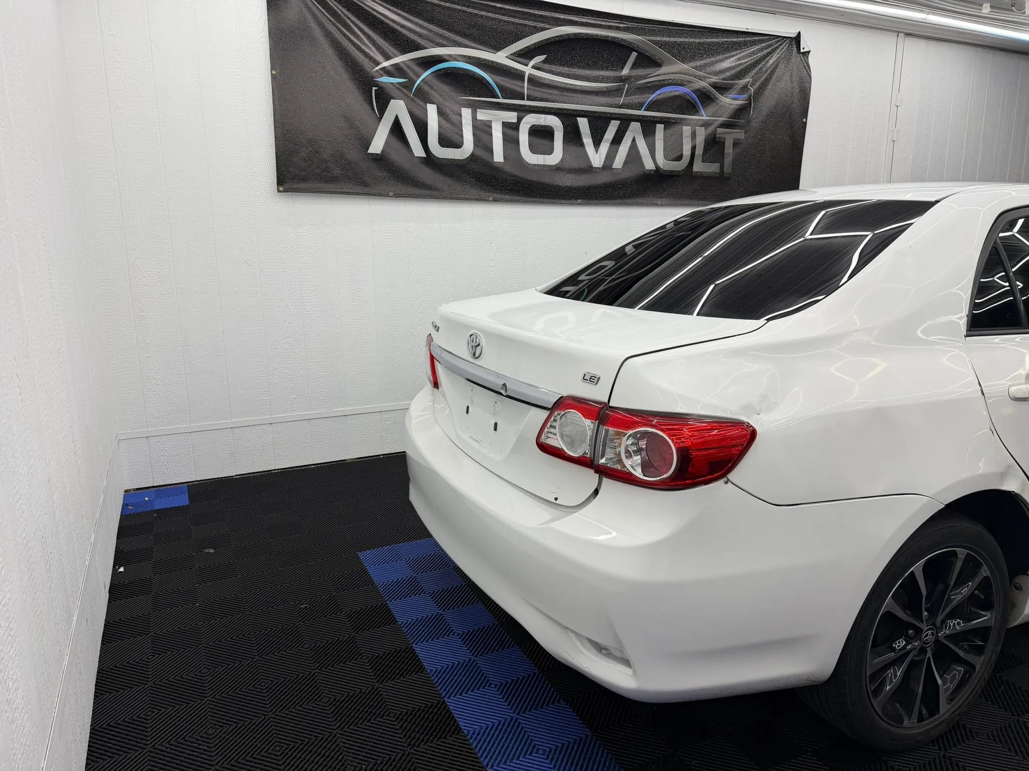Used 2011 Toyota Corolla LE FWD image 3