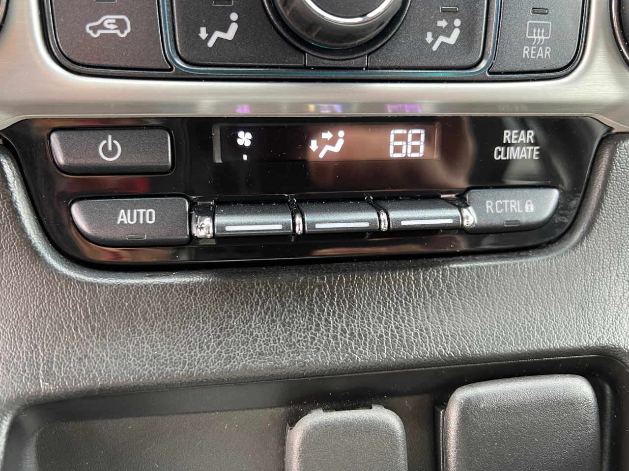 Used 2017 GMC Yukon SLE w/ SLE Value Package image 32