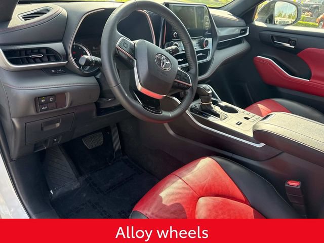 Used 2024 Toyota Highlander XSE image 25