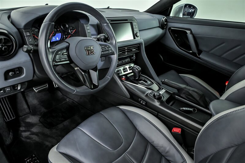 Used 2020 Nissan GT-R Premium AWD/4WD image 21