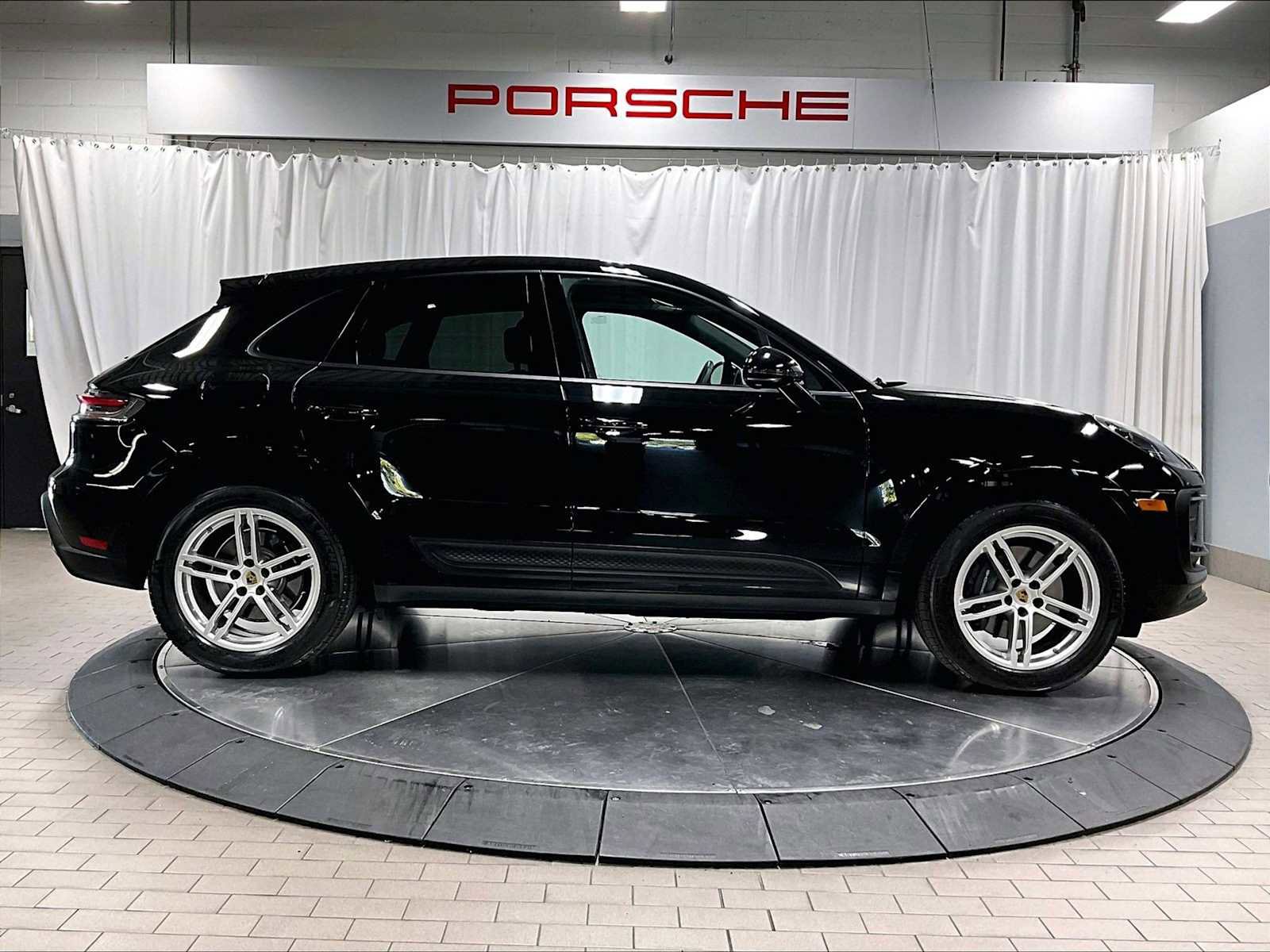 Used 2025 Porsche Macan w/ Premium Package Plus image 11