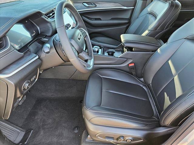 New 2025 Jeep Grand Cherokee Limited w/ Black Appearance Package RWD video 4