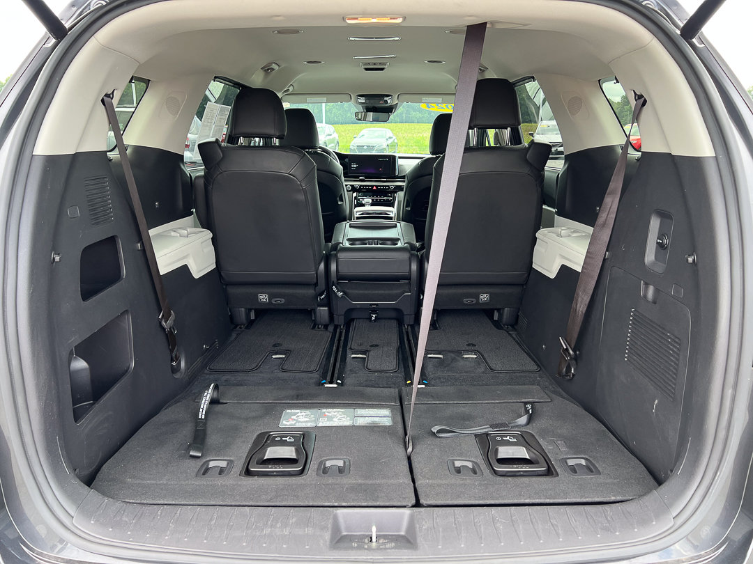 Used 2024 Kia Carnival EX FWD image 5