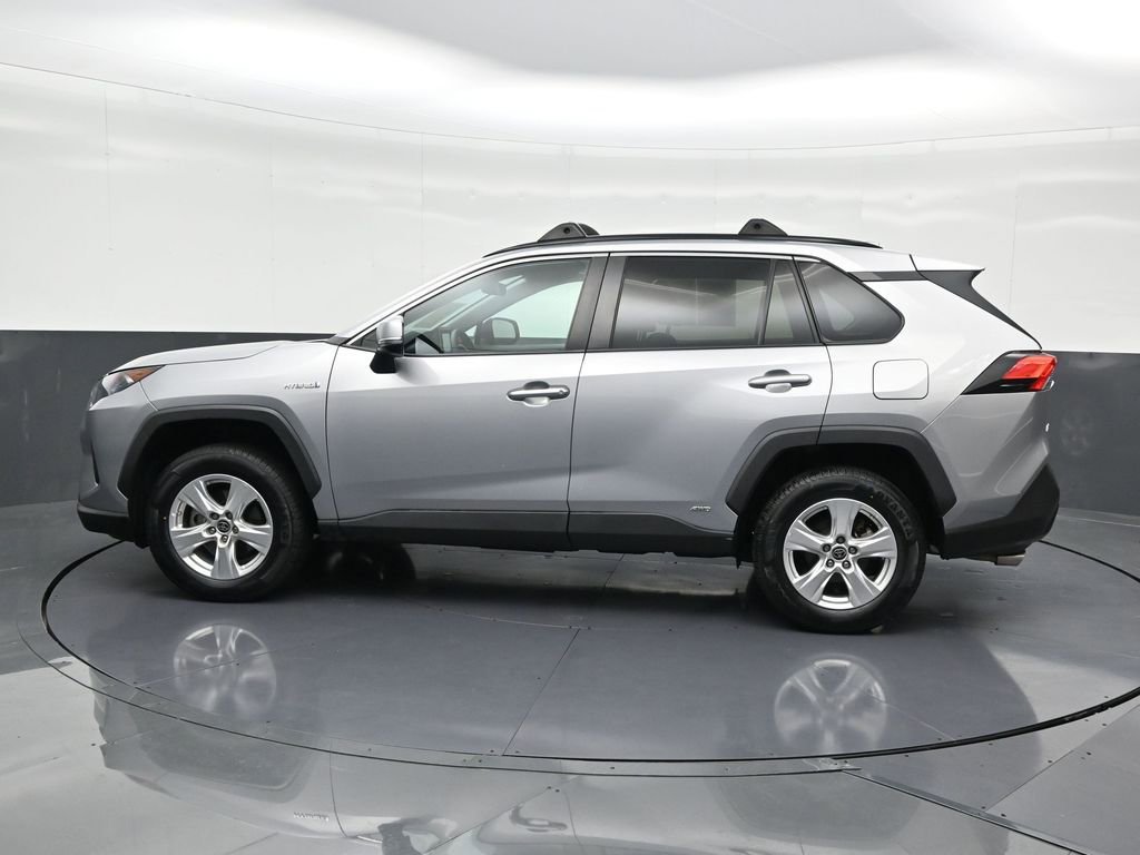 Used 2021 Toyota RAV4 LE image 2