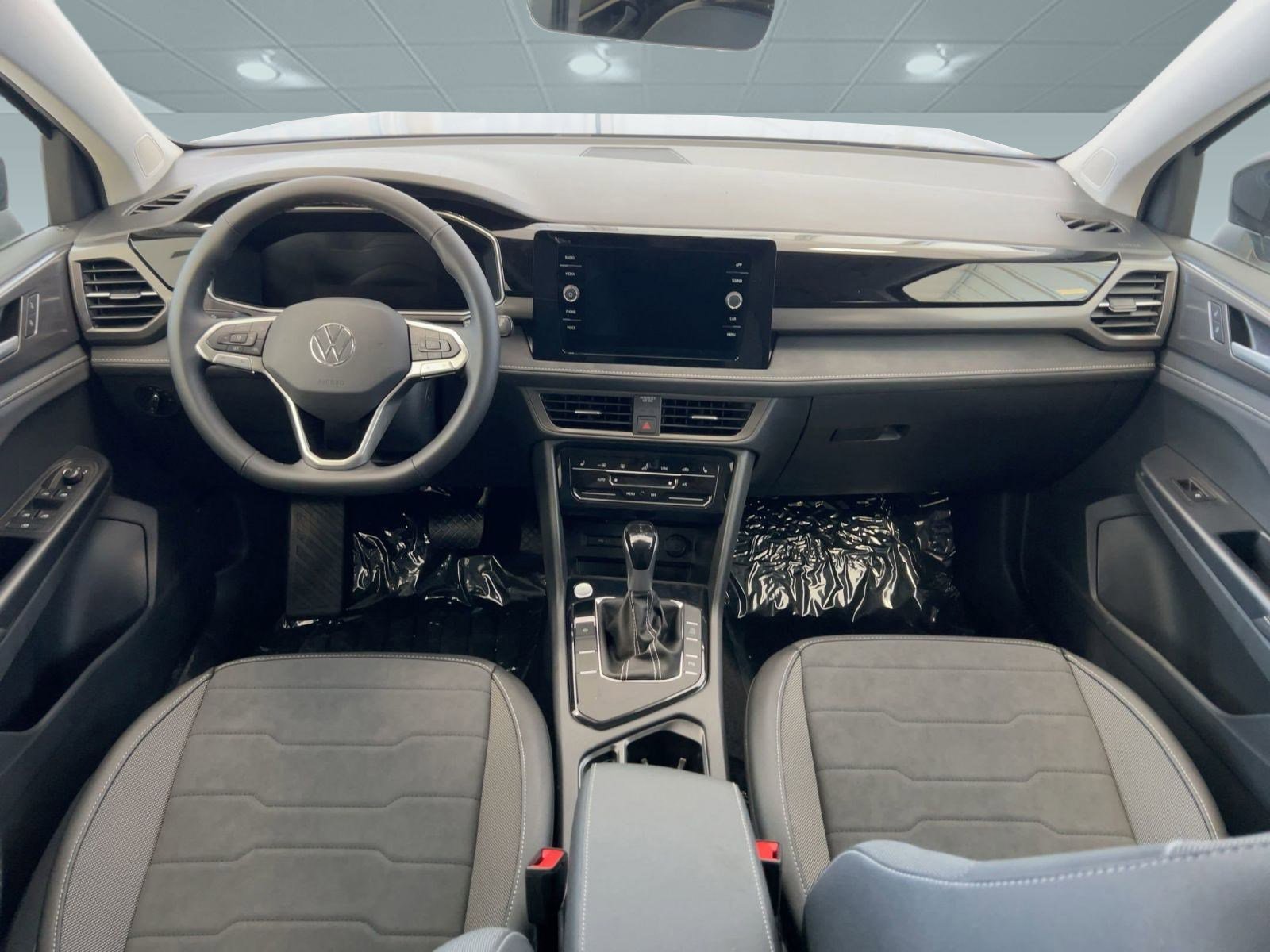 New 2026 Volkswagen Taos SE FWD image 17