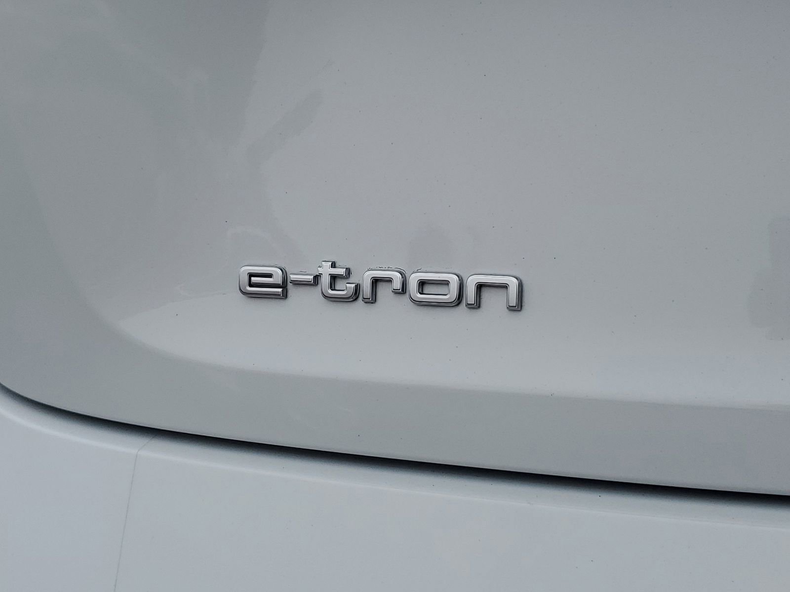 Used 2023 Audi e-tron Premium Plus w/ Premium Plus Package AWD/4WD image 7