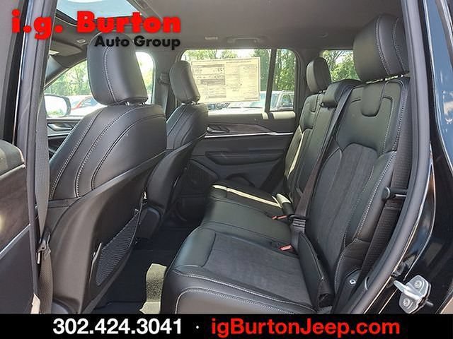 New 2026 Jeep Grand Cherokee Altitude AWD/4WD image 9