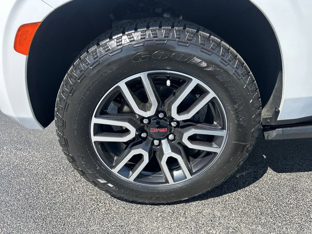 Used 2023 GMC Yukon AT4 w/ Technology Package image 16