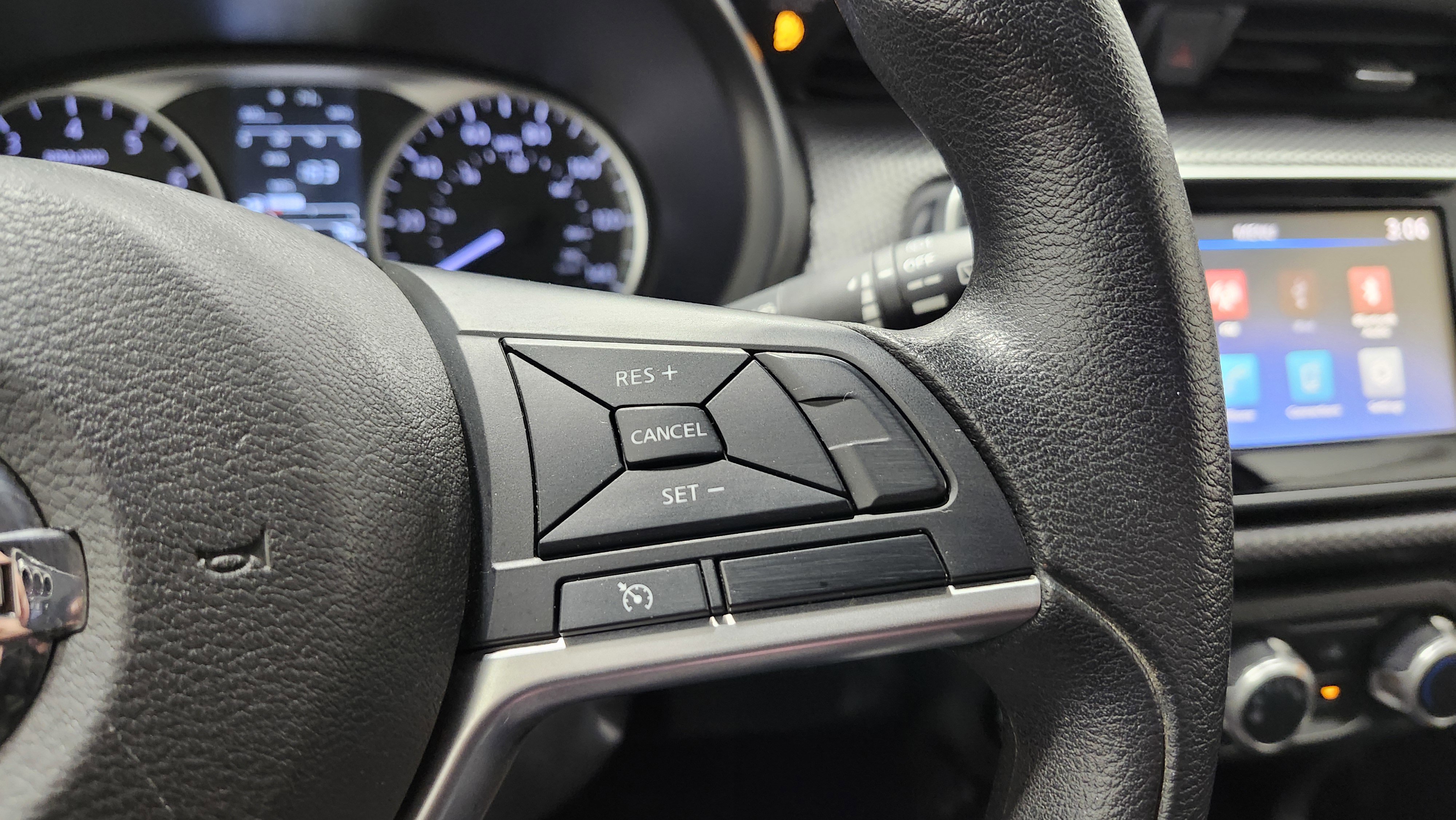 Used 2020 Nissan Kicks S image 30