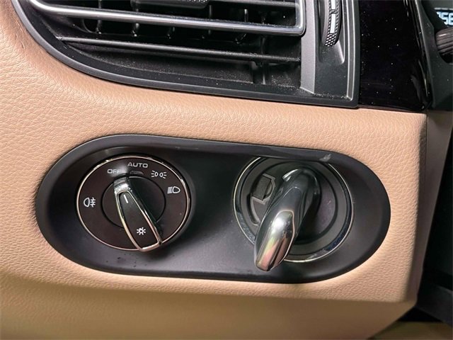 Used 2022 Porsche Macan w/ Premium Package Plus image 39