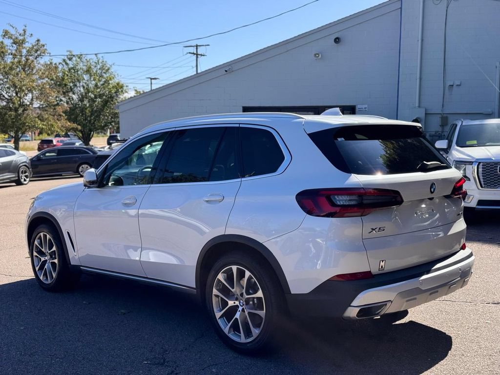 Used 2022 BMW X5 xDrive40i w/ Premium Package AWD/4WD image 4
