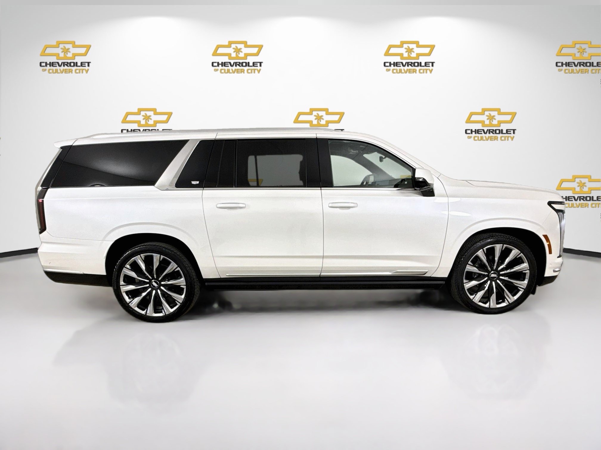 Used 2025 Cadillac Escalade ESV Premium Luxury w/ Touring Package AWD/4WD image 9