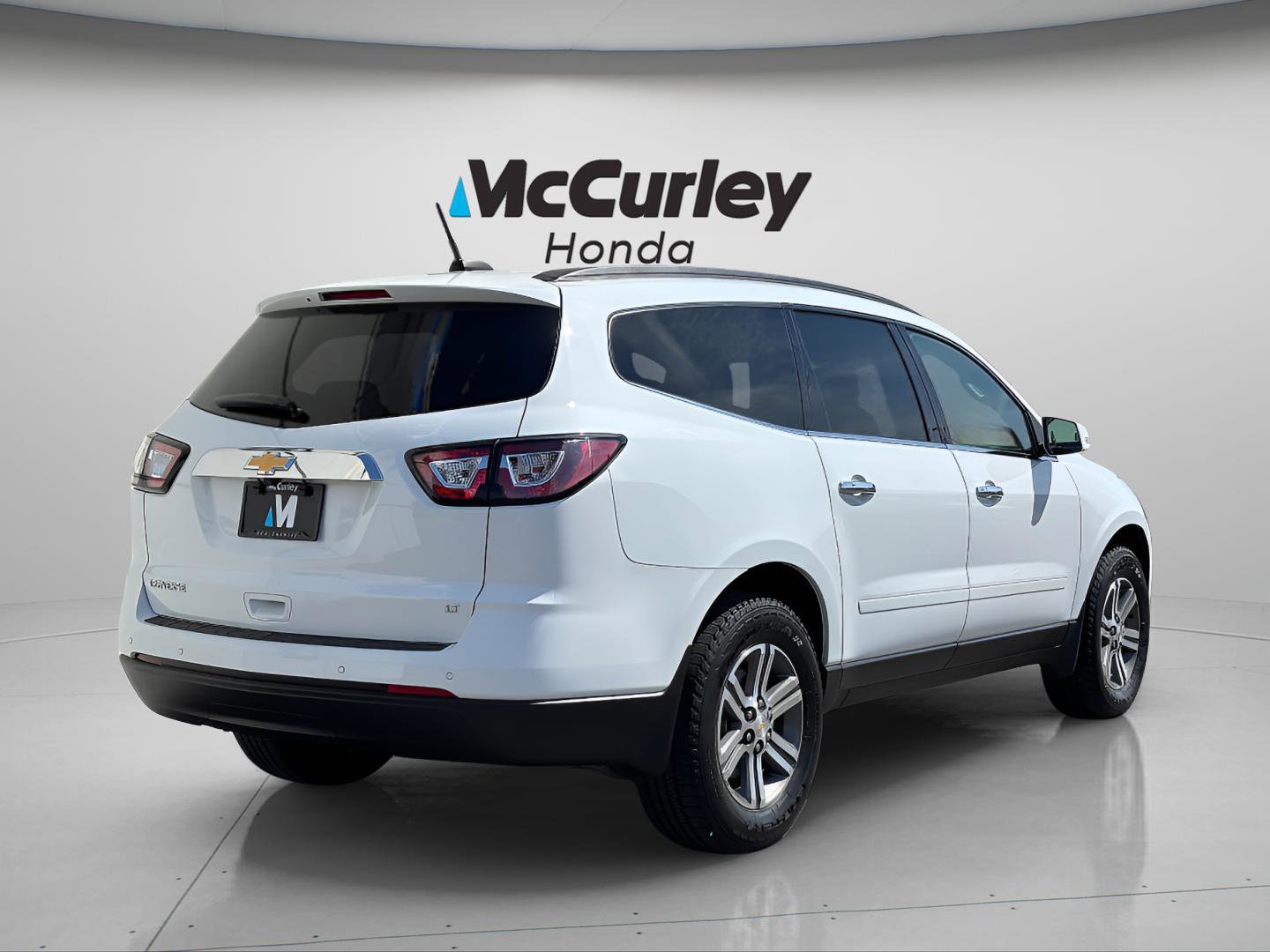 Used 2017 Chevrolet Traverse LT FWD image 3