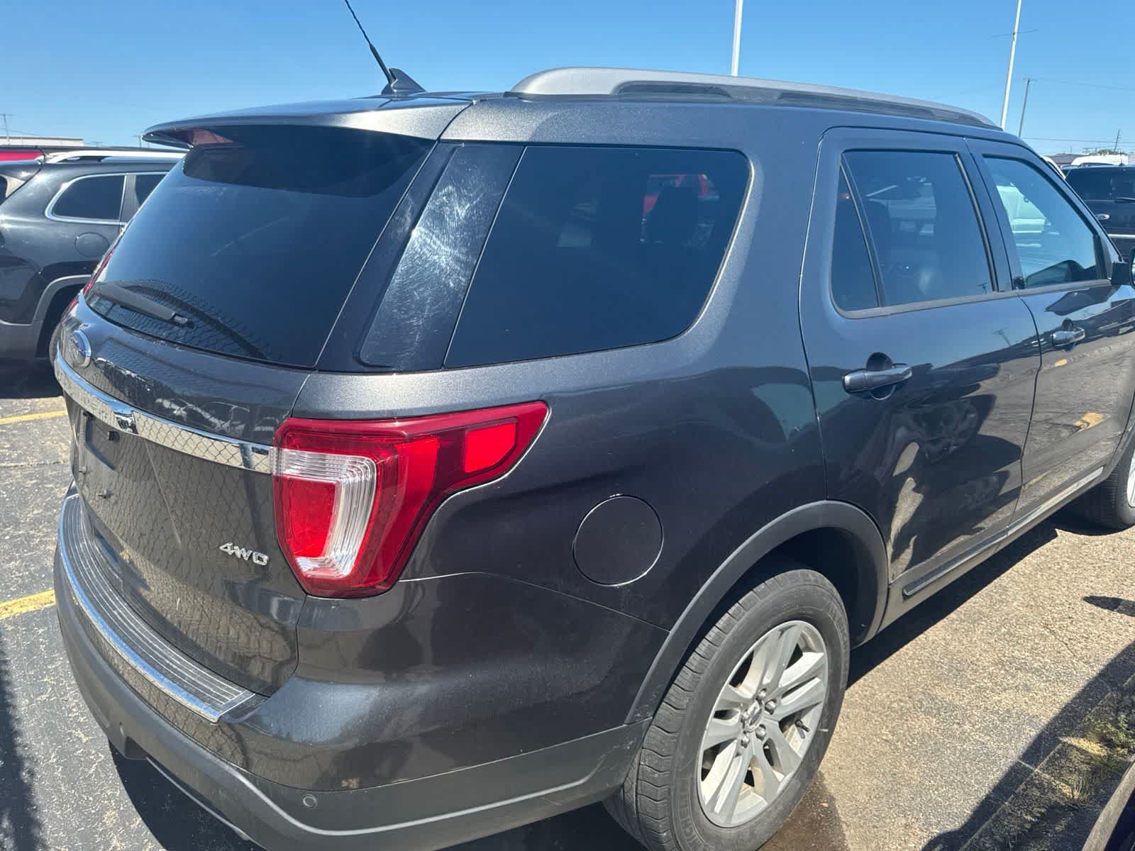 Used 2018 Ford Explorer XLT w/ Equipment Group 201A AWD/4WD image 13