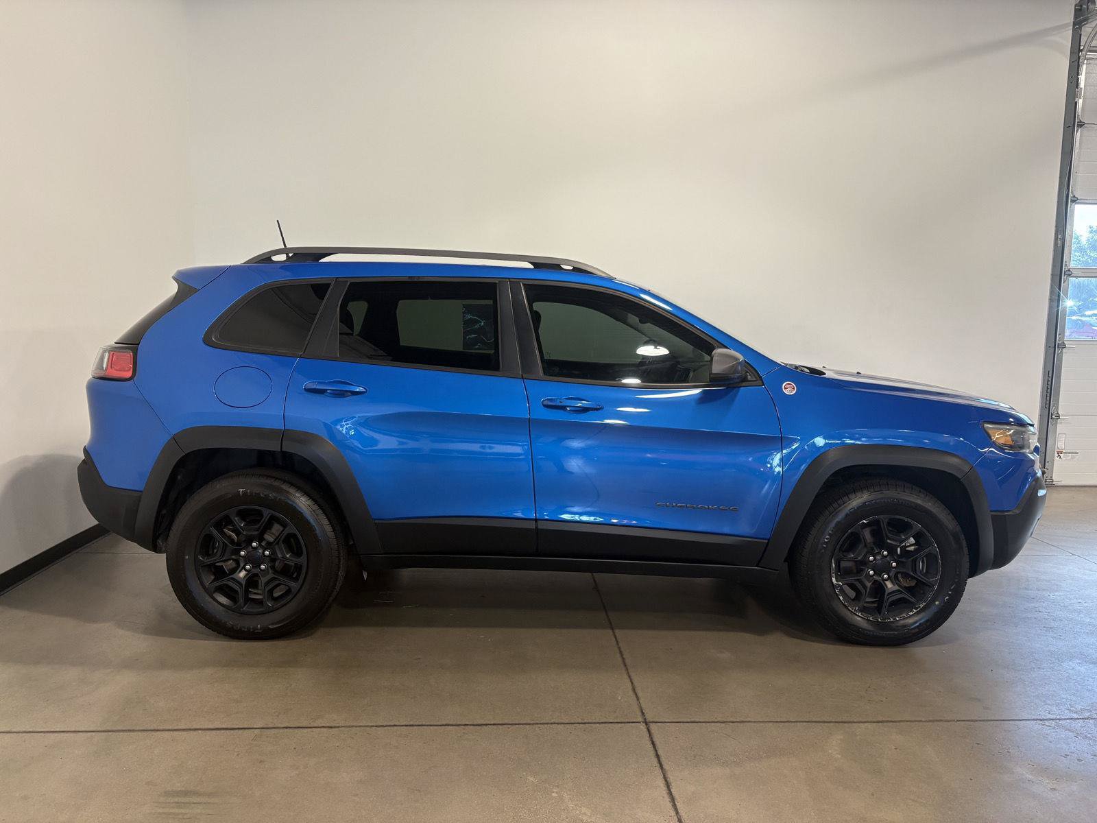 Used 2021 Jeep Cherokee Trailhawk w/ Sun, Sound & Nav Group AWD/4WD image 2