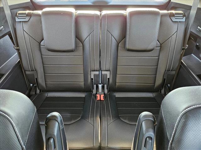 Used 2025 Volkswagen Atlas SEL AWD/4WD image 18