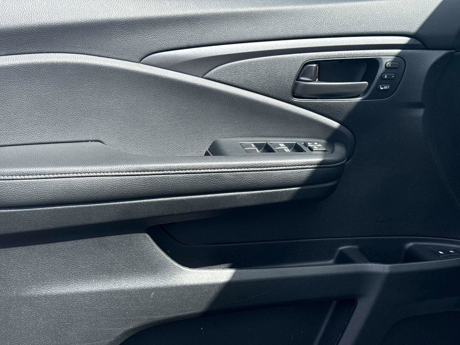 Used 2023 Honda Passport EX-L image 18