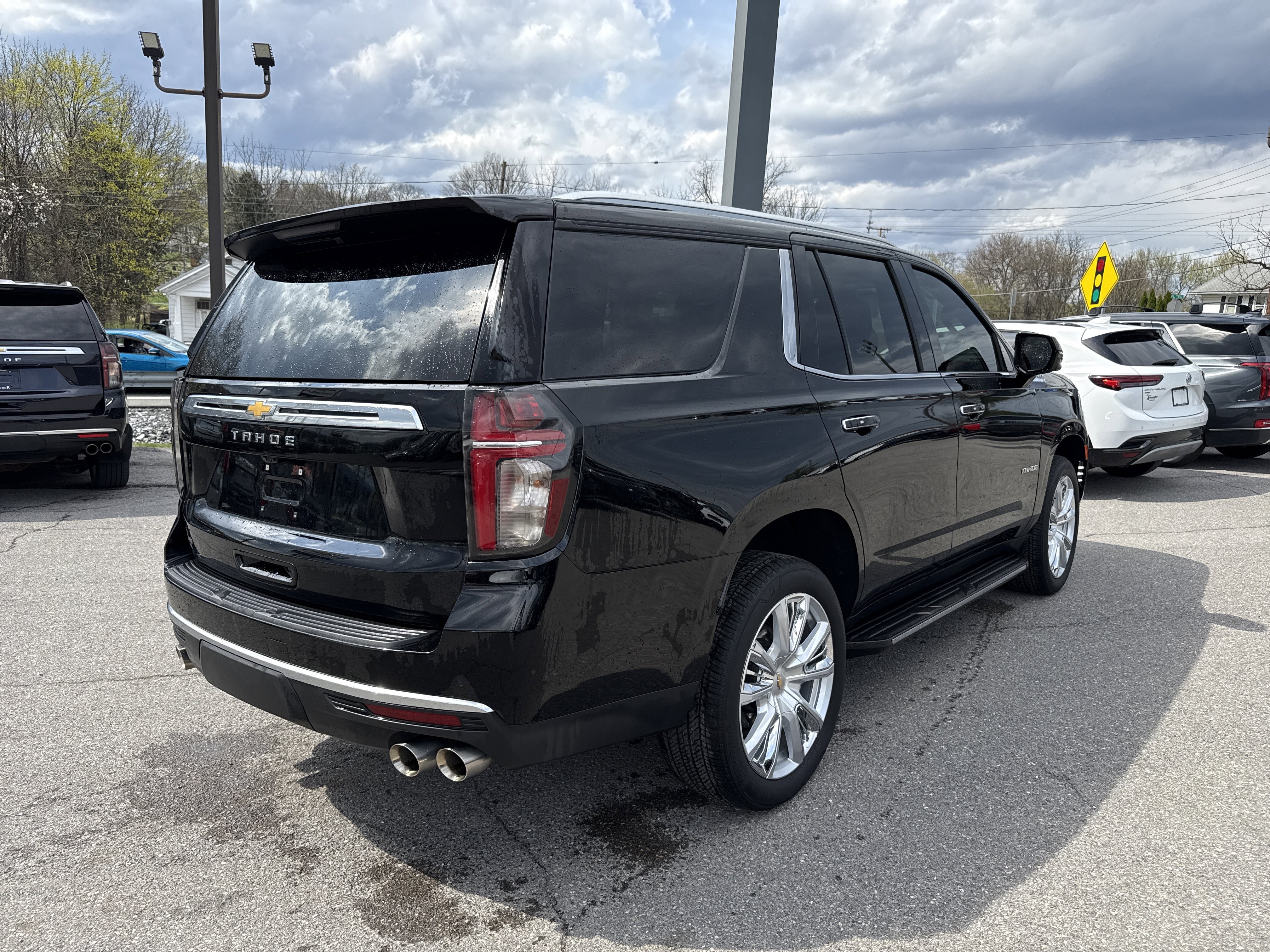 Used 2023 Chevrolet Tahoe High Country AWD/4WD image 3