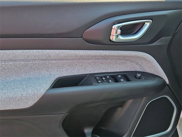 Certified 2025 Jeep Compass Sport image 12