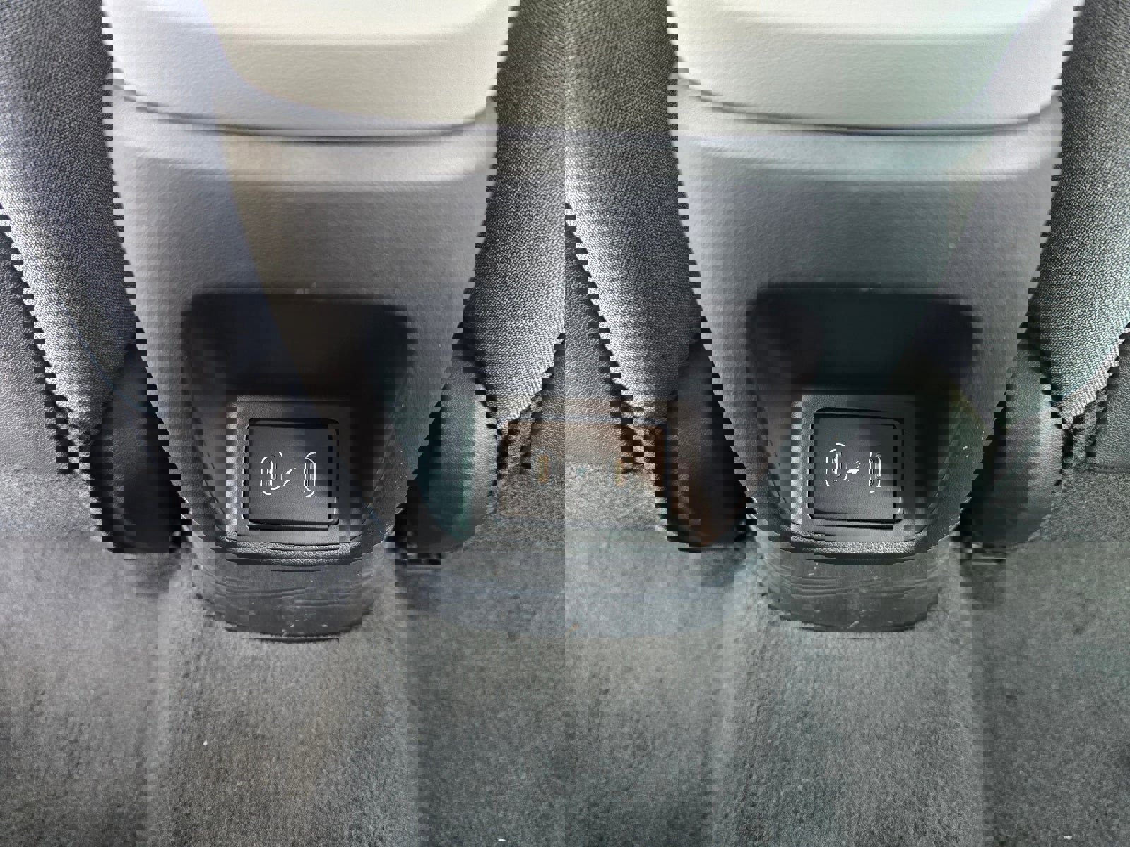 New 2025 Hyundai Elantra Limited image 24